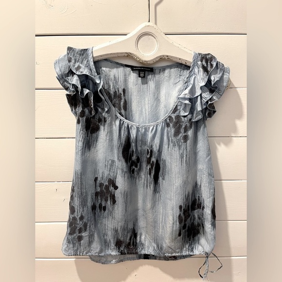 Banana Republic – 100% Silk Ruffled Sleeveless Top size M petite - Picture 1 of 8